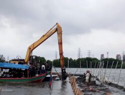 Dirjen PSDKP Bongkar Pagar Laut PT TRPN dan Lanjut Penyegelan Pagar laut PT MAN di Laut Bekasi