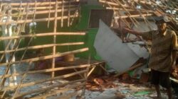 Rumah Warga di Muaragembong, Bekasi, Roboh Tiba-Tiba, Seorang Lansia Selamat