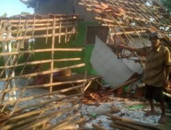Rumah Warga di Muaragembong, Bekasi, Roboh Tiba-Tiba, Seorang Lansia Selamat